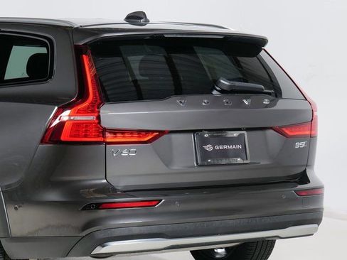 Used 2025 Volvo V60 B5 Cross Country Plus AWD/4WD image 29