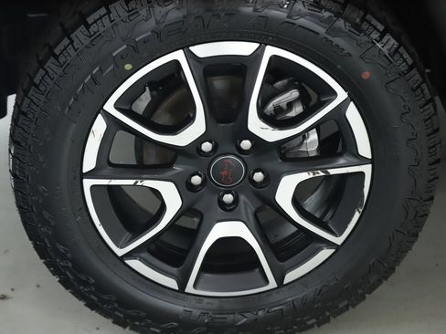 Used 2025 Jeep Compass Trailhawk AWD/4WD image 12