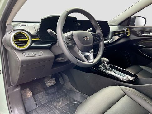 Used 2025 Chevrolet Trax ACTIV w/ Driver Confidence Package FWD image 9
