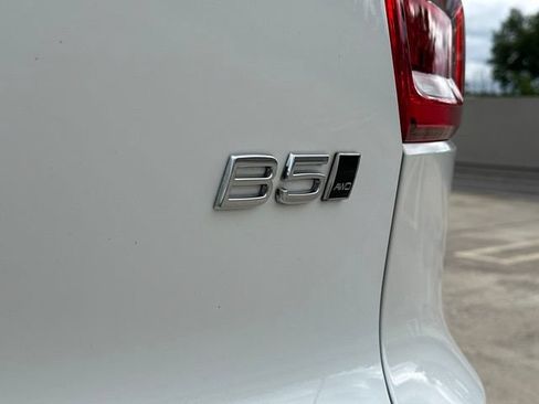 Certified 2024 Volvo XC40 B5 Plus w/ Protection Package Premier AWD/4WD image 39
