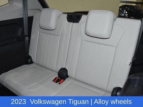 Used 2023 Volkswagen Tiguan SE FWD image 28