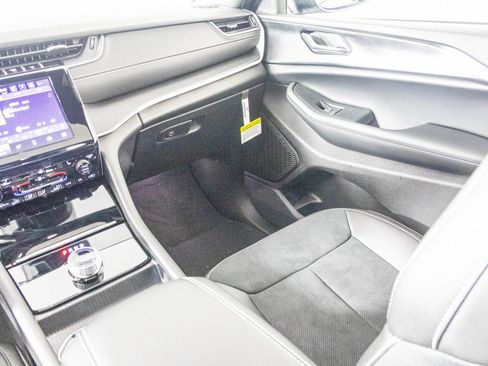 New 2025 Jeep Grand Cherokee Altitude image 32