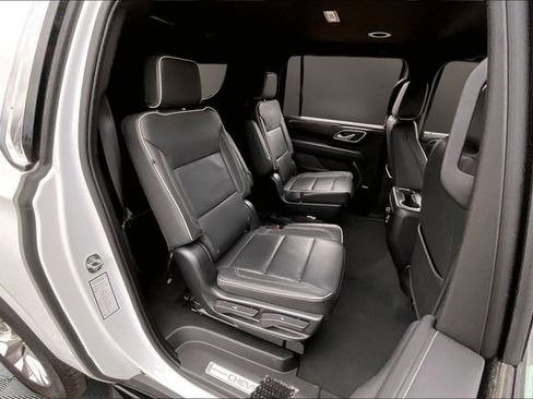 Used 2023 Chevrolet Suburban Premier image 17