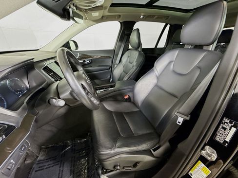 Used 2018 Volvo XC90 T5 Momentum w/ Momentum Plus Package AWD/4WD image 5