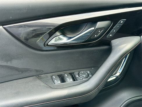 Used 2021 Chevrolet Blazer RS w/ Enhanced Convenience Package image 19