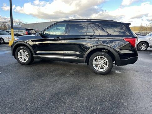Used 2023 Ford Explorer XLT image 6