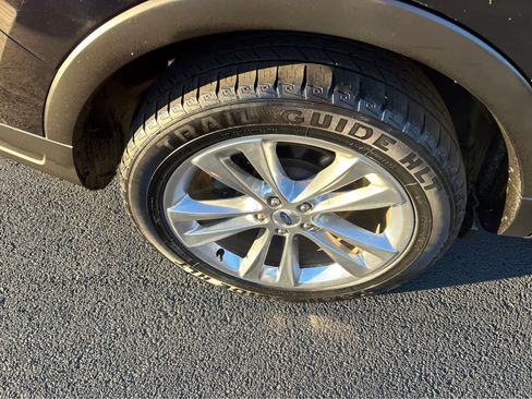 Used 2018 Ford Explorer XLT w/ Equipment Group 202A image 30