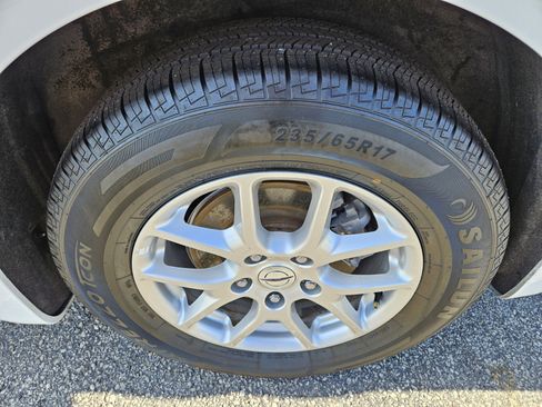 Used 2024 Chrysler Pacifica Touring-L image 13