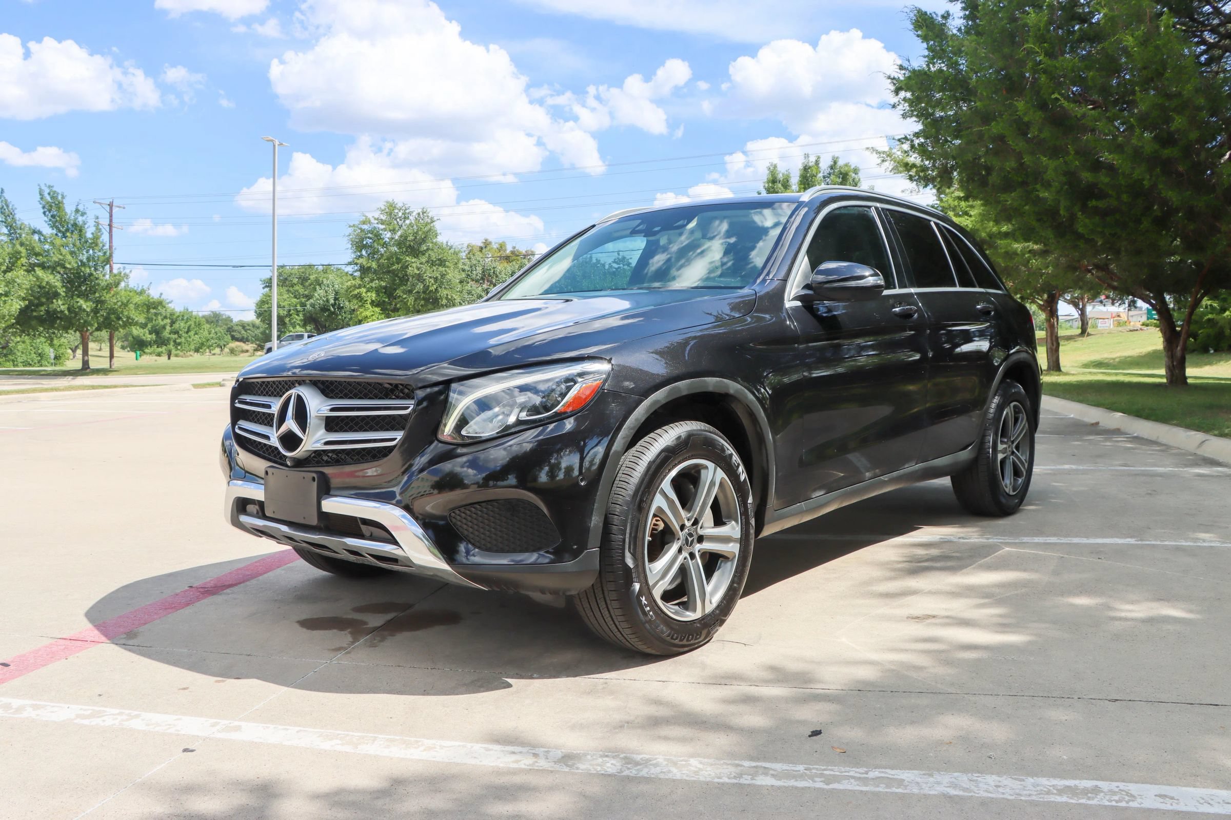 Used 2018 Mercedes-Benz GLC 300 4MATIC w/ Multimedia Package image 3