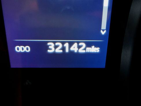 Used 2020 Toyota Camry SE image 10