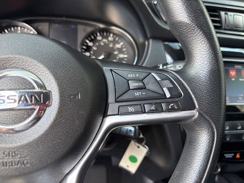Used 2018 Nissan Rogue S image 21