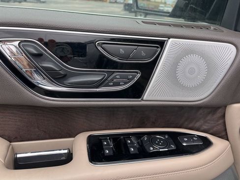 Used 2022 Lincoln Navigator L Reserve image 10
