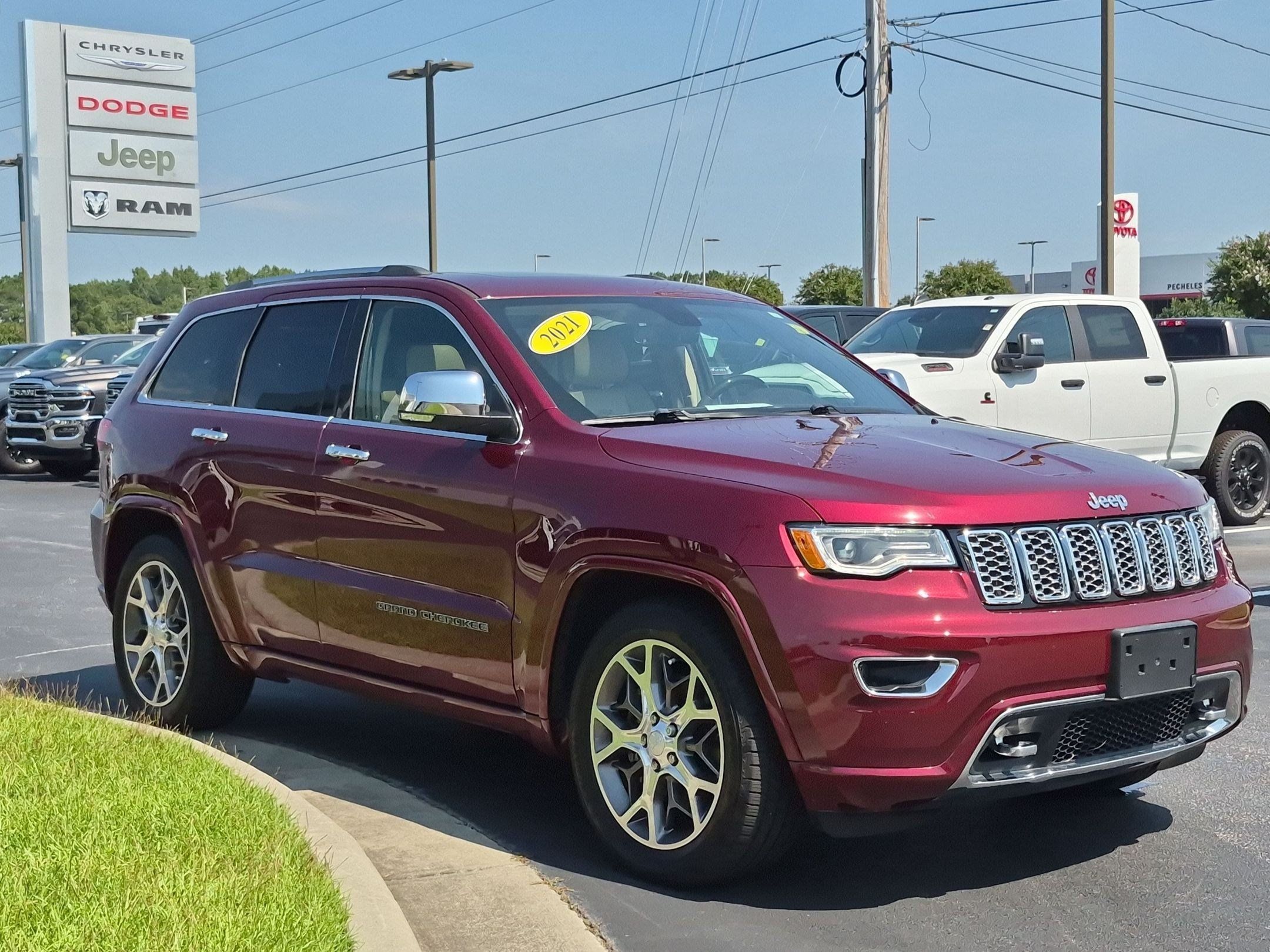 Used 2021 Jeep Grand Cherokee Overland AWD/4WD image 3