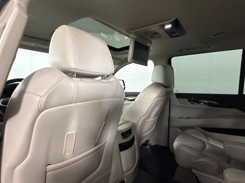 Used 2020 Cadillac Escalade ESV Premium Luxury AWD/4WD image 23