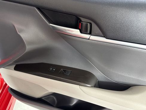 Used 2023 Toyota Camry SE image 13