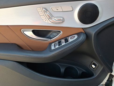 Used 2022 Mercedes-Benz GLC 300 4MATIC image 12