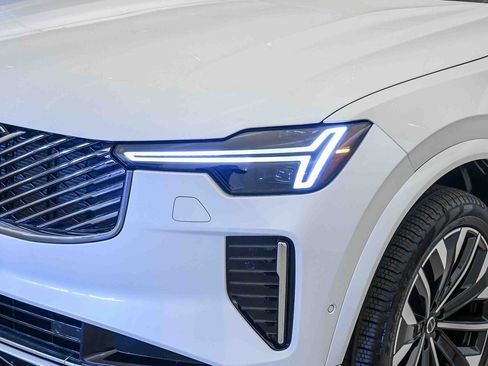 Certified 2025 Volvo XC90 B6 Plus w/ Protection Package Premier image 9