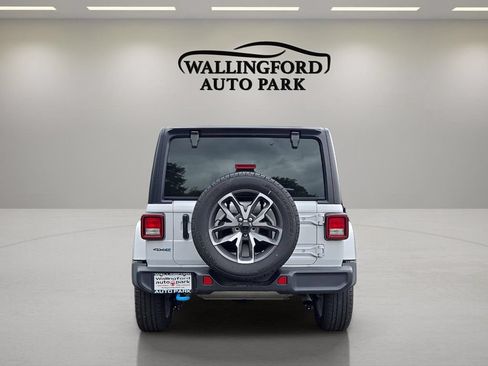 Used 2024 Jeep Wrangler Unlimited w/ Convenience Group AWD/4WD image 4