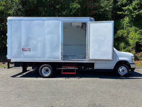 New 2026 Ford E-450 and Econoline 450 Super Duty w/ Power Equipment Group image 5