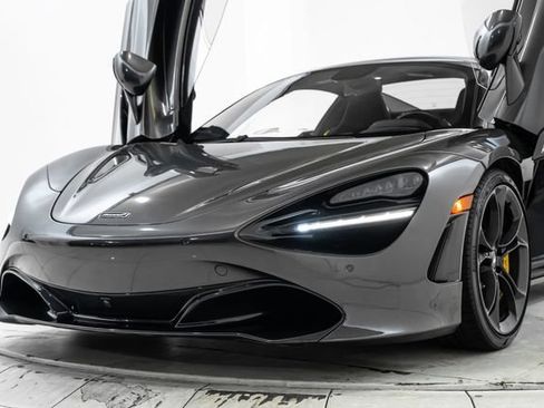 Used 2020 McLaren 720S Spider RWD image 18