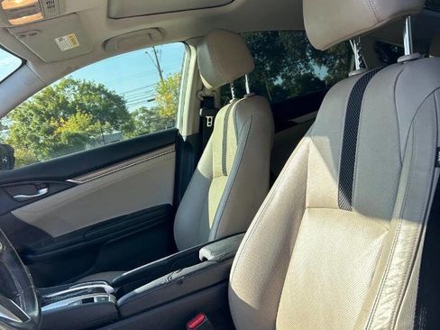 Used 2019 Honda Civic Touring image 43