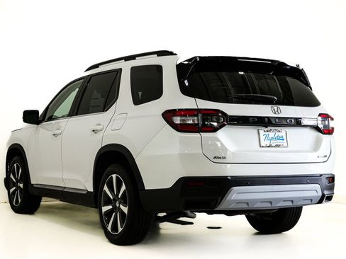 Used 2023 Honda Pilot Touring image 9