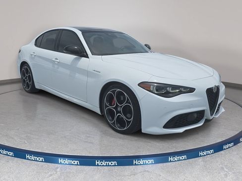 Used 2024 Alfa Romeo Giulia Veloce RWD image 5