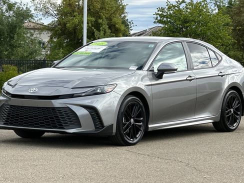 Certified 2025 Toyota Camry SE w/ Convenience Package image 9