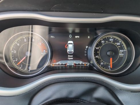 Used 2017 Jeep Cherokee Trailhawk AWD/4WD image 12