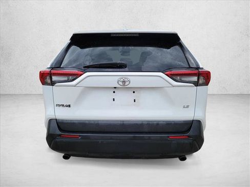 Used 2021 Toyota RAV4 LE FWD image 6