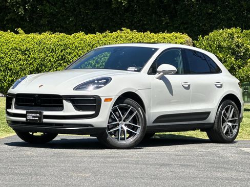 Certified 2025 Porsche Macan AWD/4WD image 1