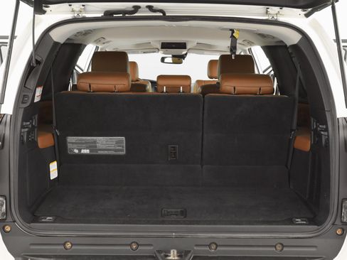 Used 2018 Toyota Sequoia Platinum image 31