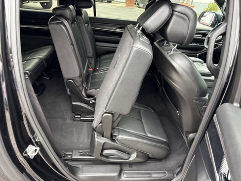 Used 2023 Jeep Wagoneer L Series III w/ Preferred Equipment Group image 35