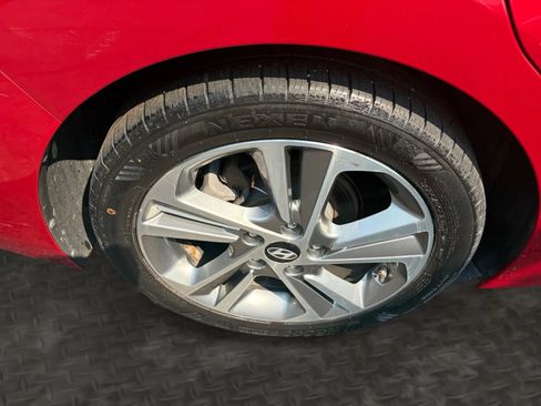 Used 2017 Hyundai Elantra Limited FWD image 40