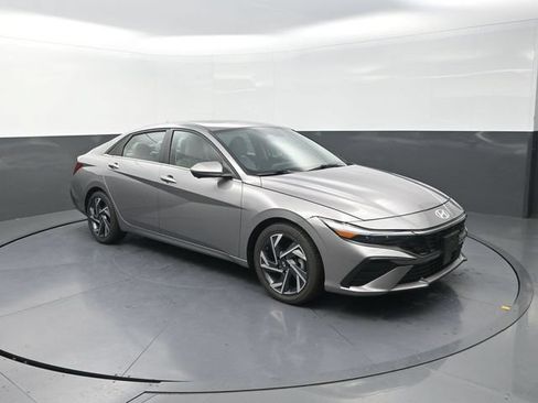 Used 2024 Hyundai Elantra Limited FWD image 10