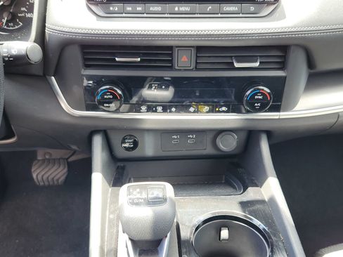 Used 2024 Nissan Rogue SV FWD image 25