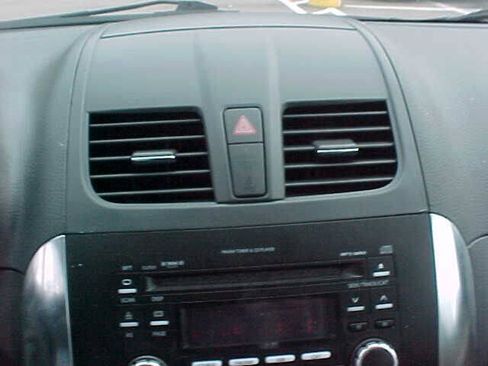 Used 2010 Suzuki SX4 LE FWD image 16