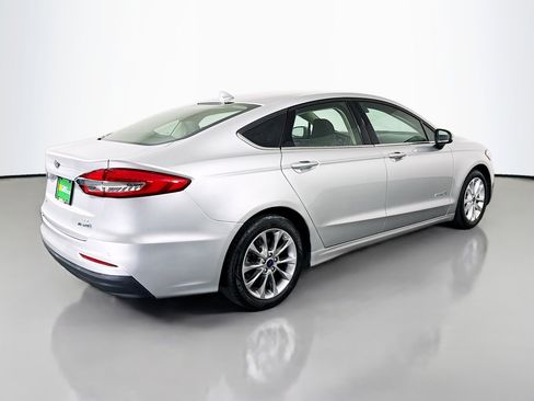Used 2019 Ford Fusion SE FWD image 10
