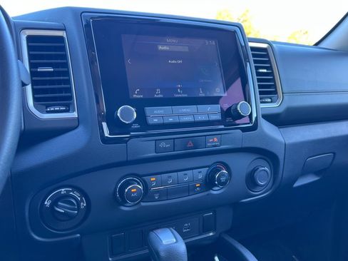 Used 2023 Nissan Frontier SV image 27