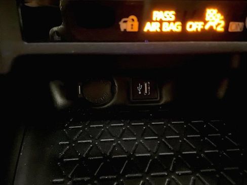 Used 2025 Toyota RAV4 LE AWD/4WD image 31