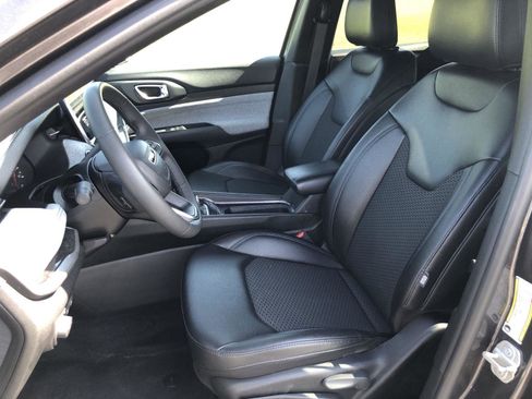 Certified 2024 Jeep Compass Latitude image 16