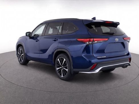 Used 2022 Toyota Highlander XSE FWD image 3