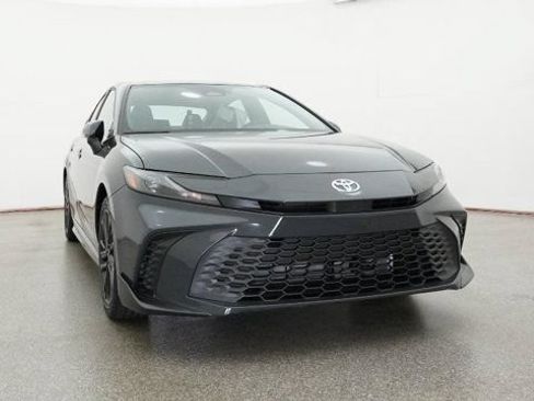 New 2026 Toyota Camry Hybrid FWD image 59