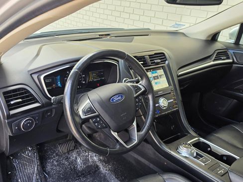 Used 2019 Ford Fusion Energi Titanium FWD image 10