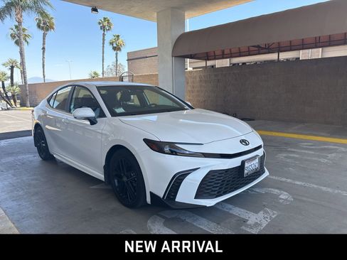 Used 2026 Toyota Camry SE FWD image 3