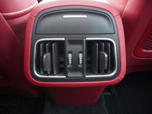 Used 2022 Maserati Levante GT image 30