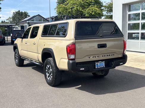 Used 2017 Toyota Tacoma TRD Off-Road w/ Tow Package AWD/4WD image 3