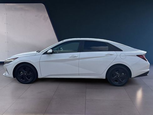 Used 2023 Hyundai Elantra SEL image 2