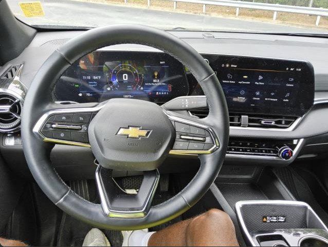 Used 2026 Chevrolet Equinox LT w/ Convenience Package II FWD image 6