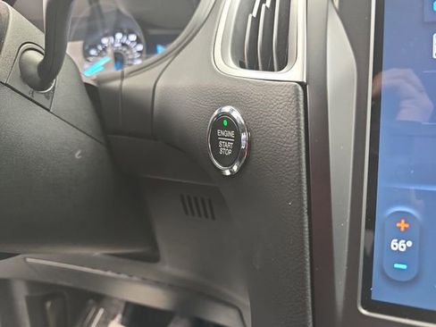 Used 2024 Ford Edge SEL image 35